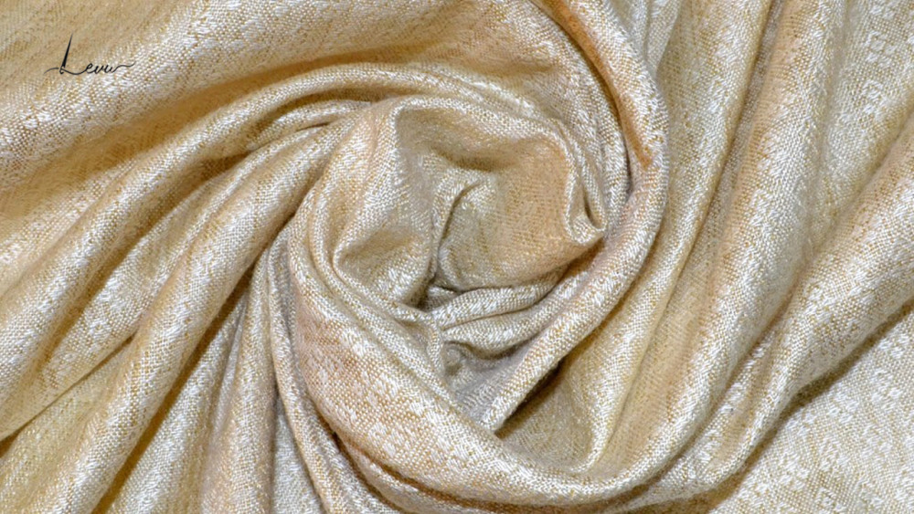 Đũi tơ tằm thường có kích thước lớn, vượt trội hơn