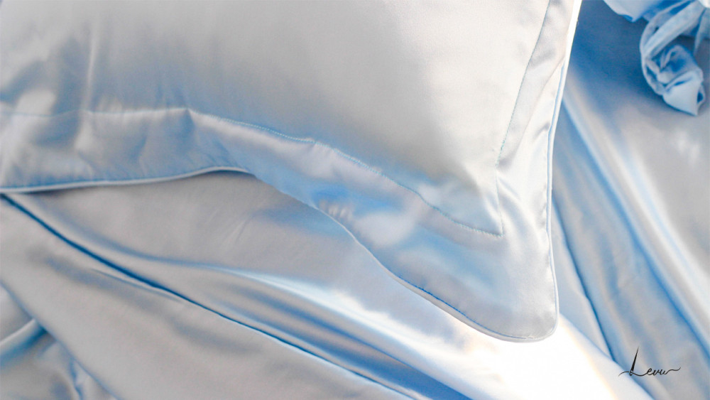 Chăn ga gối satin có nhiều ưu điểm nổi bật về chất lượng và tính năng