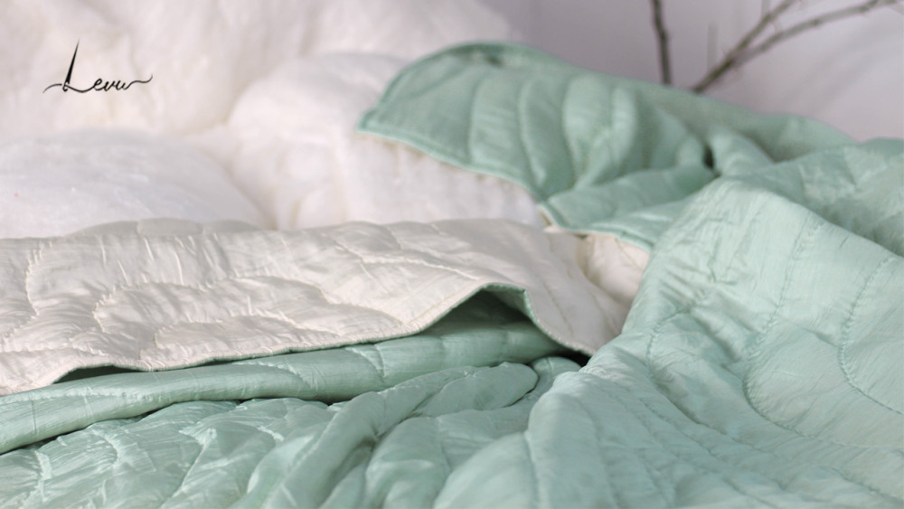 Chăn tơ tằm xanh lá mang đến nhiều may mắn hơn