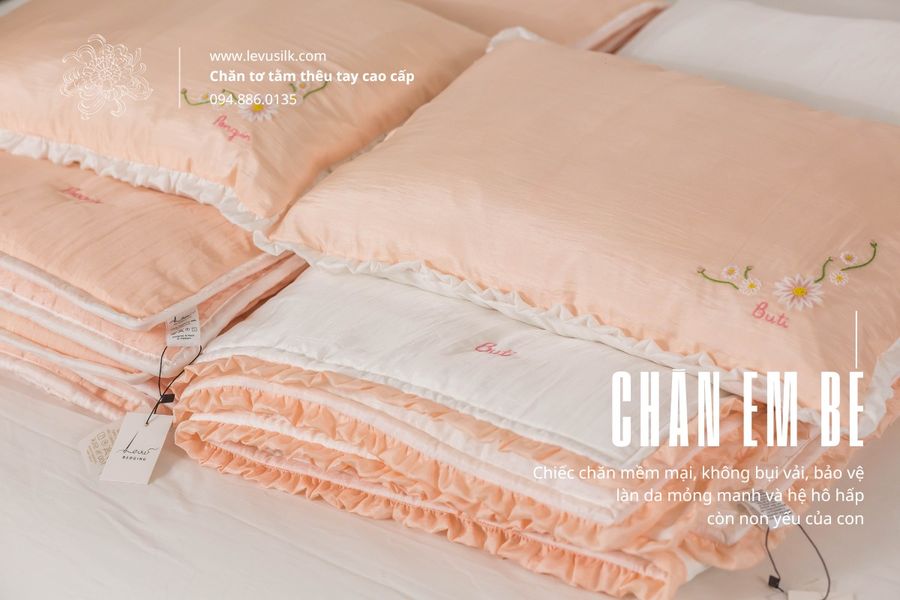 Đây là một lựa chọn tuyệt vời cho những ai muốn tạo ra không gian ấm áp và lãng mạn trong phòng ngủ