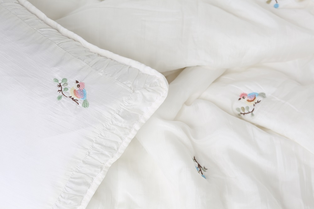 Chăn lụa tơ tằm có ấm không 3